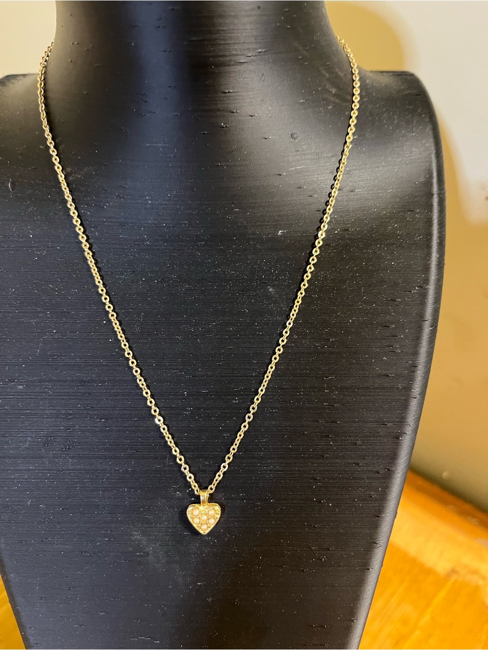 Vintage Avon gold tone pearl like paved heart necklace dainty chain 16”